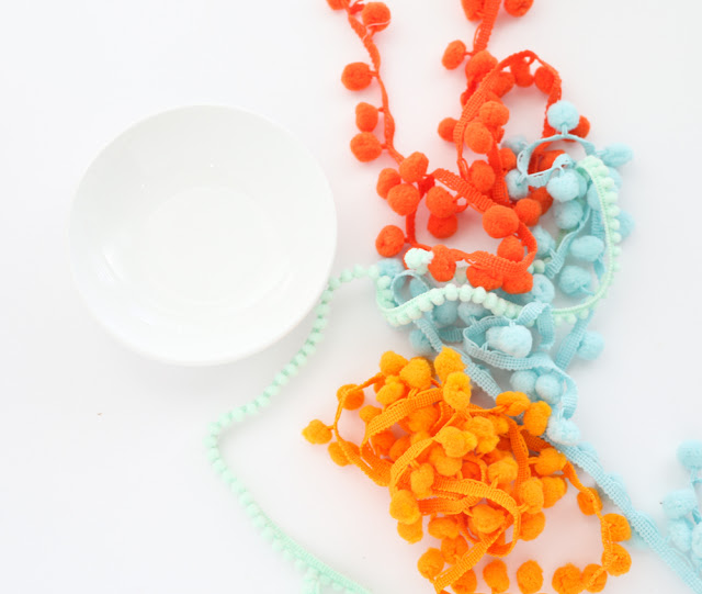 Easy DIY Pom Pom Ring and Jewelry Dishes - Simple Craft - DIY Gift Ideas