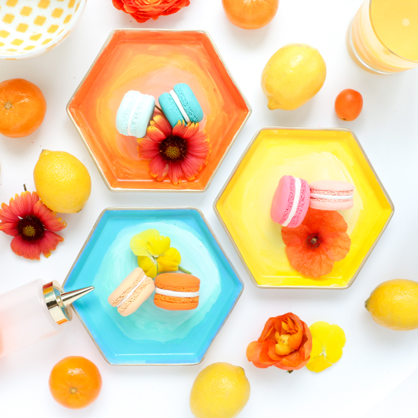 Learn how to paint your own DIY Abstract Art Plates - Hexagon Plates - Breakfast plates - DIY - Craft - DIY hexagon plates