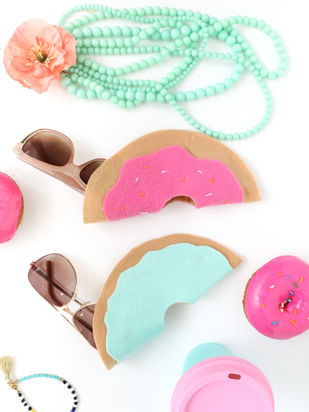Felt Doughnut Sunglasses Case - Easy No-sew donut glasses case - quick craft - silly funky doughnut craft