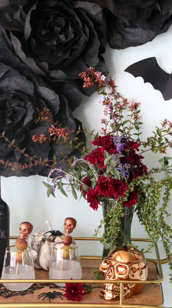Dark and Sophisticated Halloween Party styling and DIY decoration ideas - How to throw the perfect Halloween party