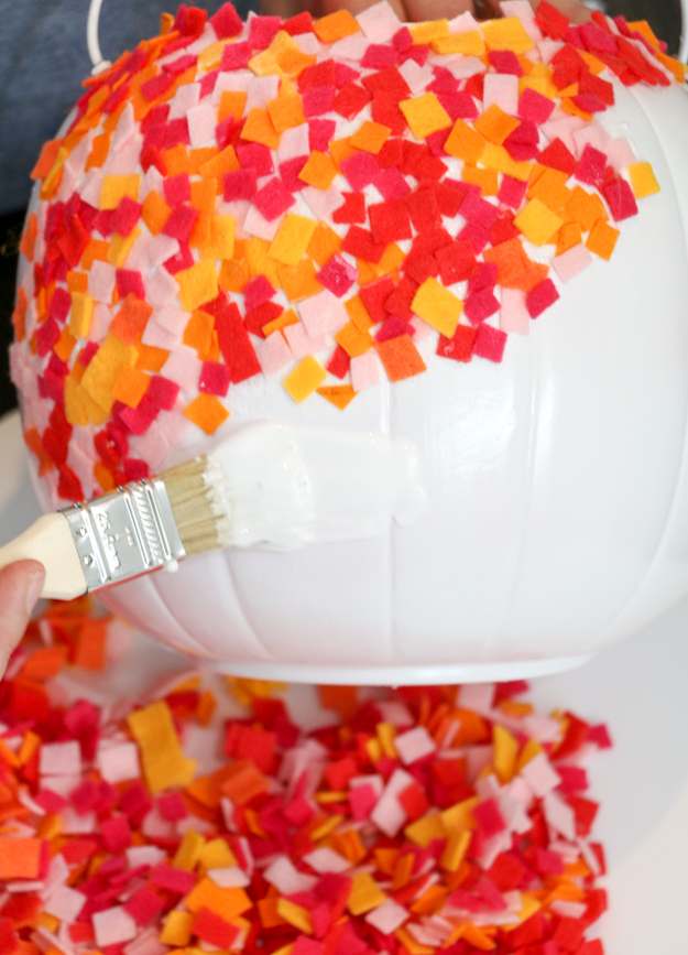 Easy DIY Colorful Confetti Pumpkin Baskets - Kids craft - Easy craft - halloween - trick or treating craft - halloween craft ideas
