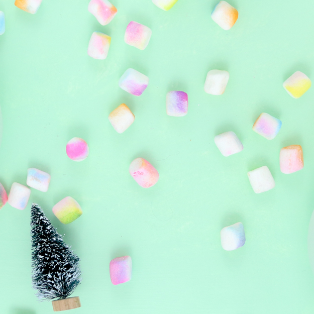 DIY Gradient Marshmallows and Colorful Hot cocoa - easy way to make your cocoa colorful - blue hot cocoa - pink hot cocoa - red hot cocoa - colored marshmallows - unicorn hot cocoa - funfetti cocoa