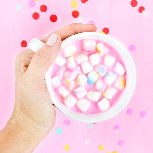 DIY Gradient Marshmallows and Colorful Hot cocoa - easy way to make your cocoa colorful - blue hot cocoa - pink hot cocoa - red hot cocoa - colored marshmallows - unicorn hot cocoa - funfetti cocoa