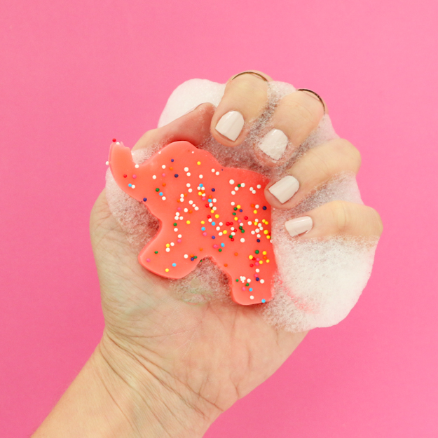 DIY Iced animal cookie soaps in cotton candy scent - Learn how to make your own fun themed soaps for gifts