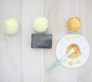 DIY Faux Cupcake Photo Holders