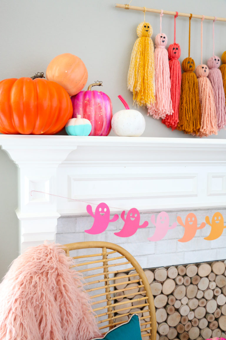 DIY Friendly Ghost Garland and Halloween Mantel - A Kailo Chic Life