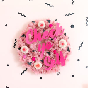 DIY mod breast cancer awareness wreath