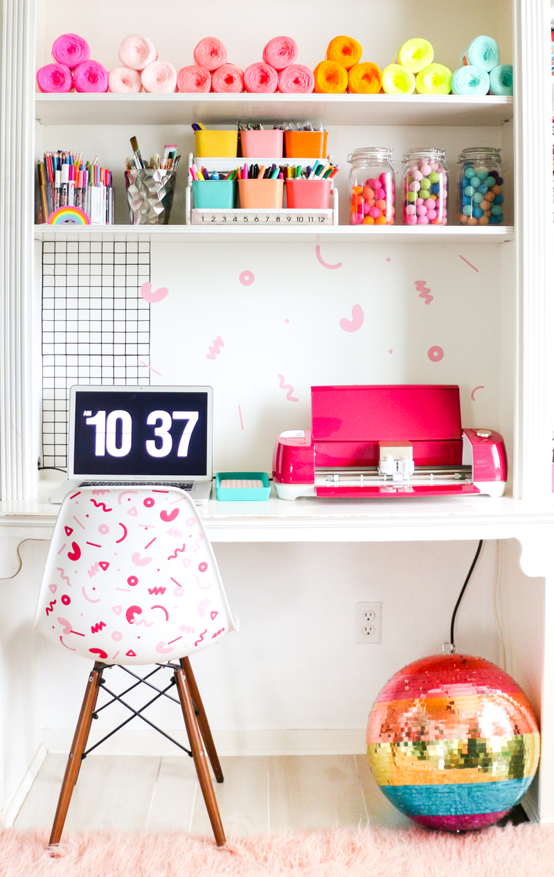 https://akailochiclife.com/wp-content/uploads/2019/02/DIY-Vinyl-Confetti-Decorated-Office-8.jpg